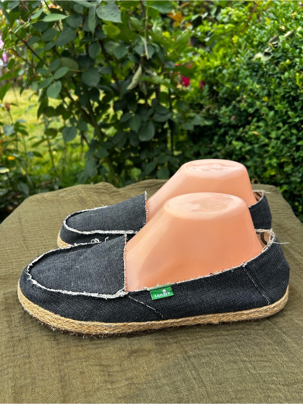 Sanuk women’s Midnight Black Canvas Slip-On Shoes Size 8